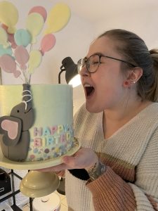 Nicoles Zuckerwerk Geburtstagstorte mit Elefant und Luftballons