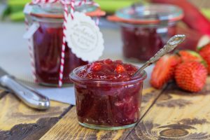 Nicoles Zuckerwerk selbstgemachte Erdbeer-Rhabarber-Konfitüre